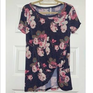 🛍 Floral MTS t-shirt style blouse. Size M.